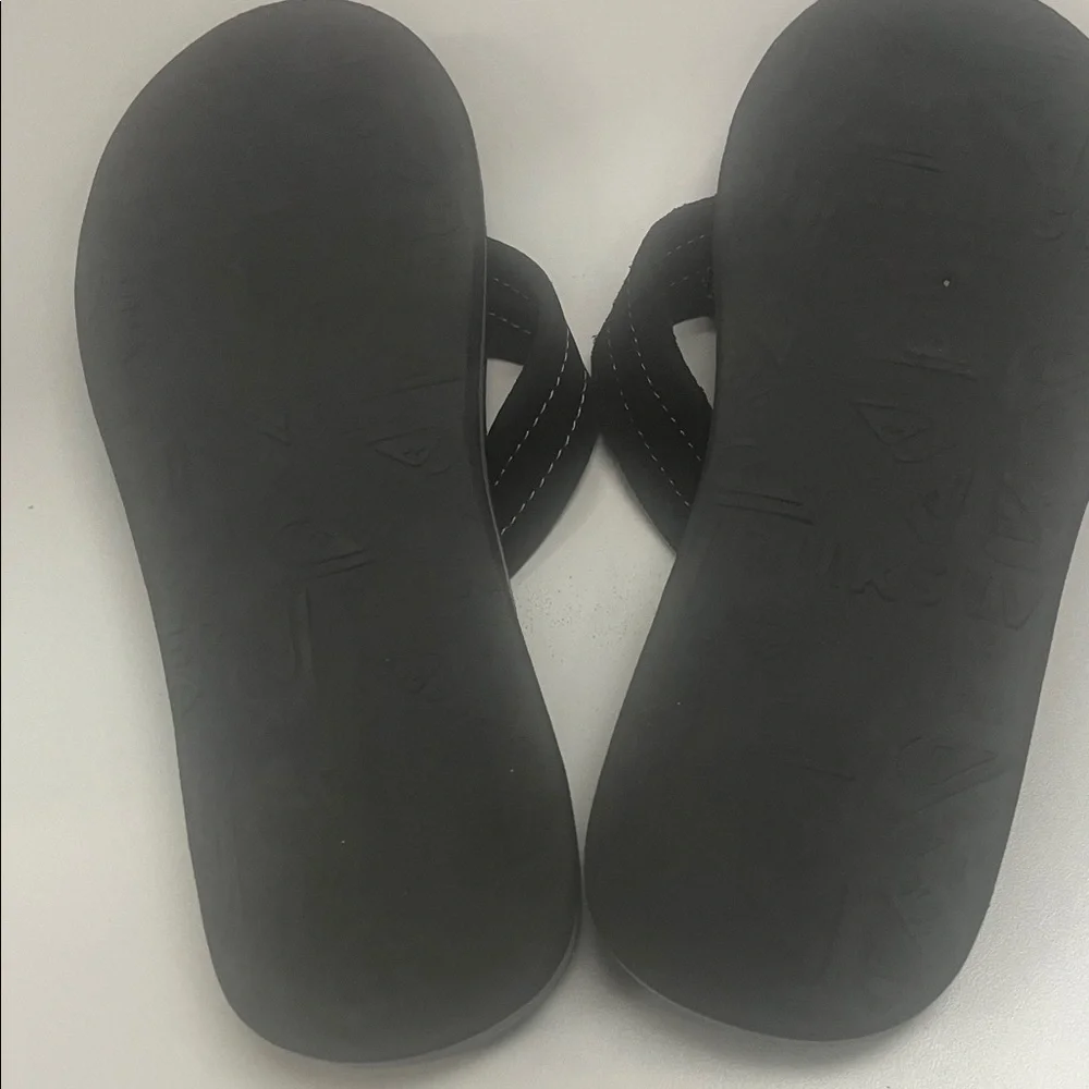 Quiksilver Men’s Black Flip-Flops size 9 / 9.5